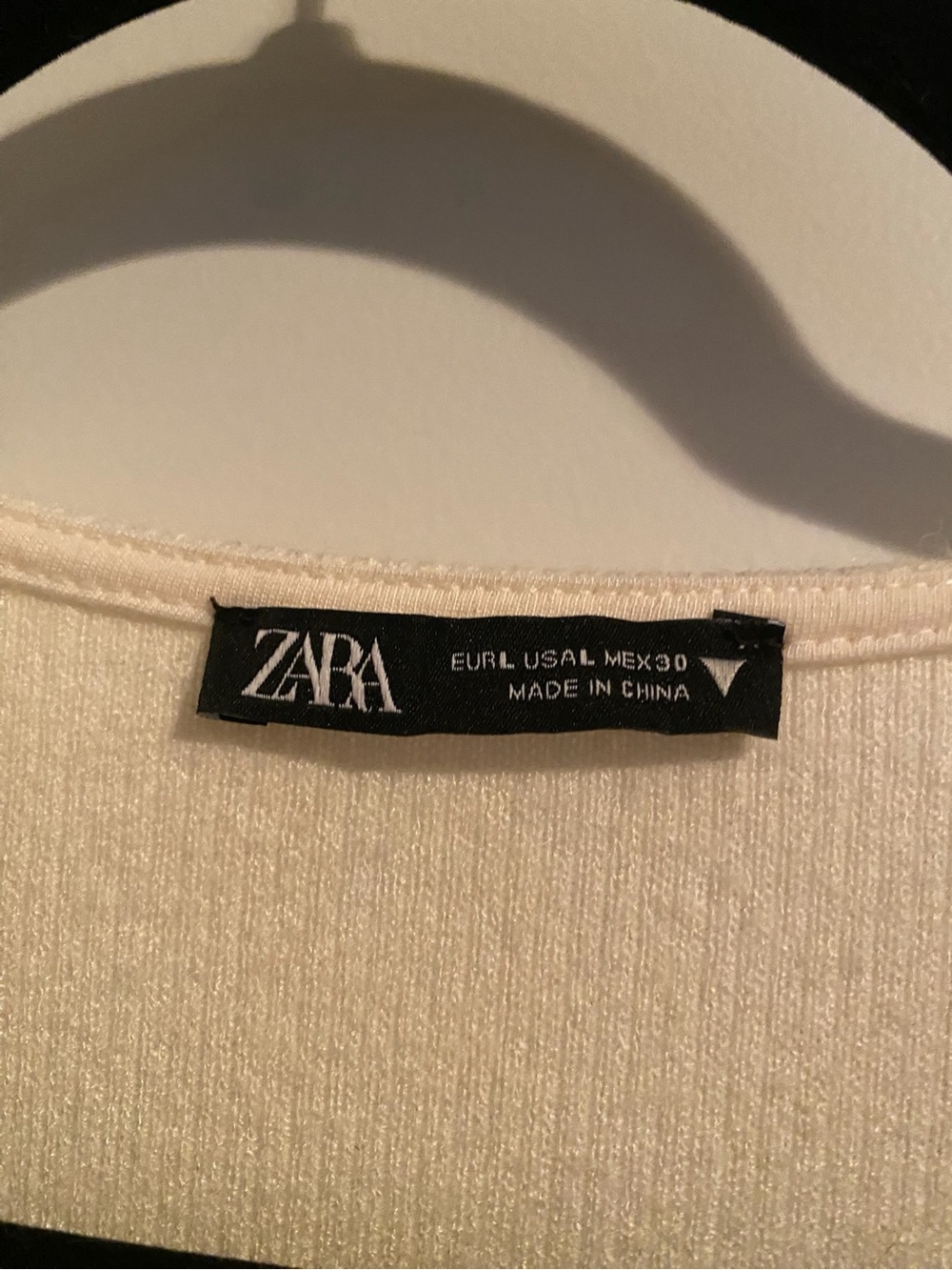 Zara Off-White V-Neck Ribbed Button-Front Top - Picture 2 of 3